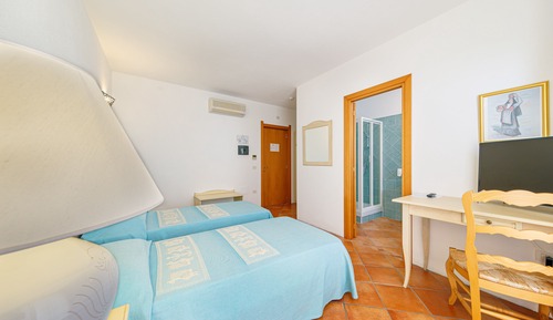 Economy Room