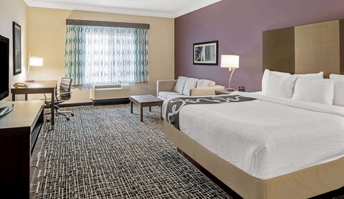 Deluxe Room, 1 King Bed, Accessible, Non Smoking (Mobility,Hearing,Tub w/Grab Bars)
