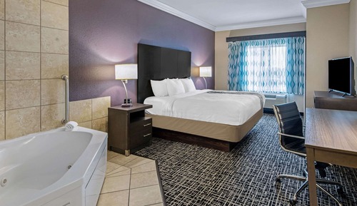 Deluxe Room, 1 King Bed, Non Smoking