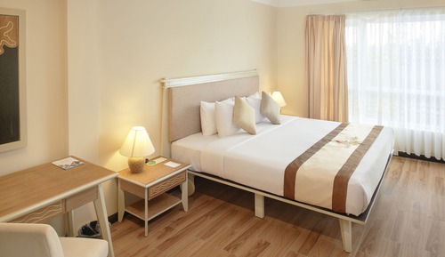 Deluxe Double Room with Bathtub - Garden View