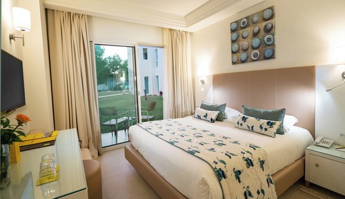 Family Room, Connecting Rooms