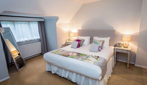 Suite, 1 King Bed, Non Smoking (Larger Room)