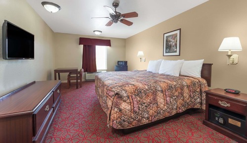 Standard Room, 1 Queen Bed, Accessible