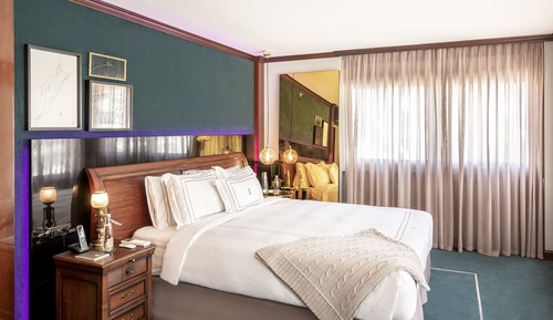 Corner Suite