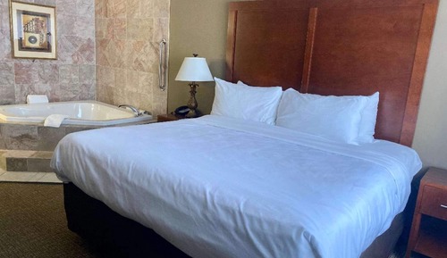 Suite, 1 King Bed, Non Smoking, Jetted Tub