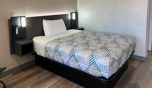 Standard Room, 1 Queen Bed, Accessible, Non Smoking
