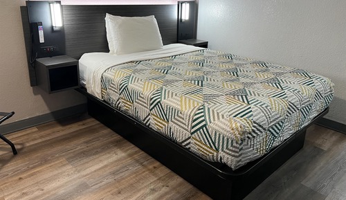 Standard Room, 1 Queen Bed, Smoking, Refrigerator & Microwave