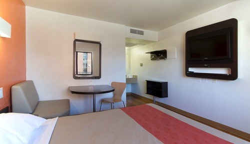 Deluxe Room, 1 Queen Bed, Smoking, Refrigerator & Microwave