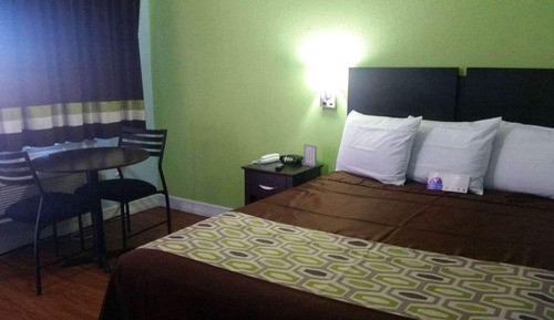 Suite, 1 Queen Bed, Smoking, Kitchen