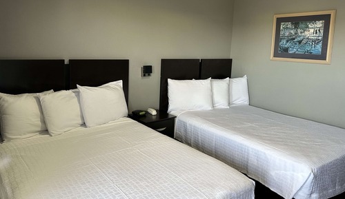 Room, 2 Double Beds, Non Smoking (EFFICIENCY)