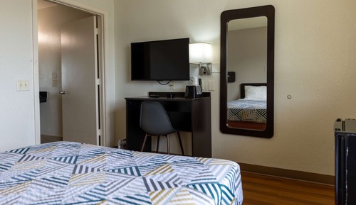 Standard Room, 1 Queen Bed, Accessible, Non Smoking