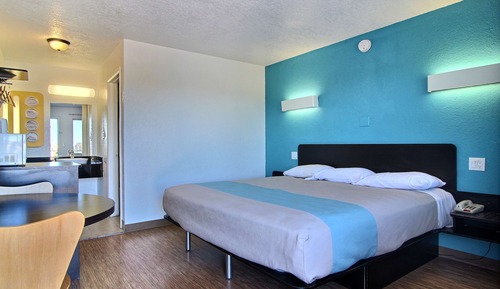 Deluxe Room, 1 Queen Bed, Accessible, Non Smoking
