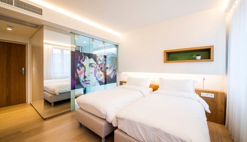 Deluxe Double Room Single Use, 2 Twin Beds, Non Smoking, City View