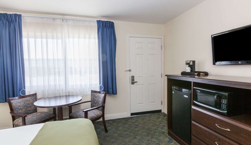 Room, 1 Queen Bed, Accessible, Non Smoking (Mobility/Hearing Impaired)
