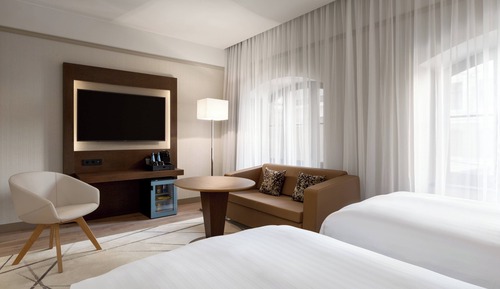 Comfort Room, 2 Twin Beds, Courtyard View