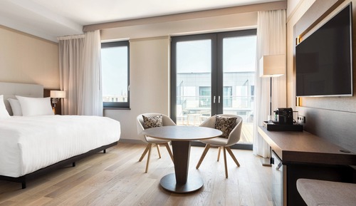 Standard Room, 1 King Bed, Balcony, City View