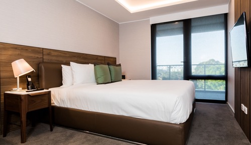 2 Bedroom with Study/Bedroom Wilkinson Suite (Balcony)
