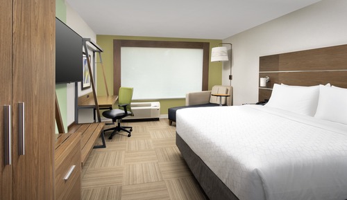 Suite, 1 King Bed, Accessible (Comm Access Roll Shwr)