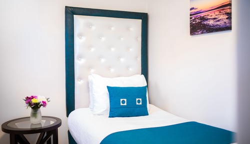 Suite, 2 Bedrooms, Kitchen