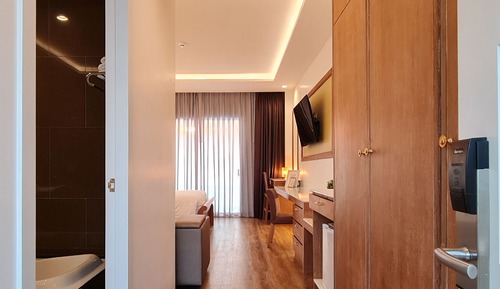 Superior King Room With Sofa Bed