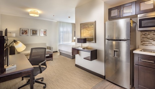 Studio Suite, 1 Queen Bed, Kitchen