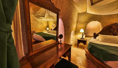Deluxe Suite with Chimney