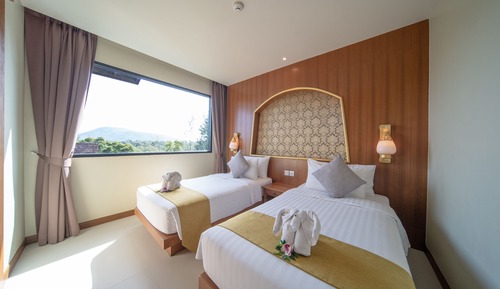 Deluxe Family Room 