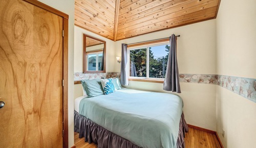 Luxe Queen Suite with Kitchen