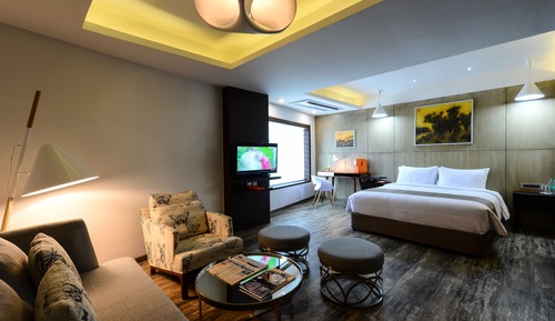 Suite, 1 Queen Bed, Smoking