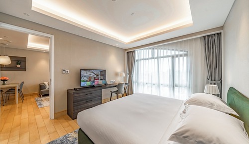 Executive Suite, City View