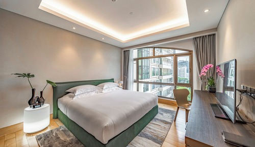 Premier Suite, 1 King Bed, City View