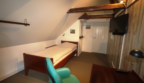 Economy Single Room, 1 Twin Bed, Shared Bathroom