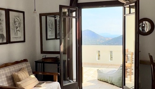 Luxury Suite (Helen of Troy)