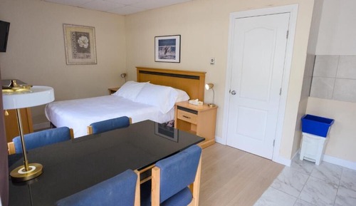 Suite, 2 Queen Beds, Kitchen, Ground Floor