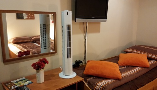 Economy Double or Twin Room, 1 Bedroom, No Windows, Ground Floor