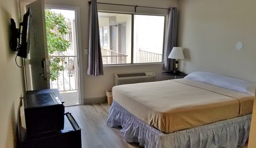 Single Room, 1 Queen Bed