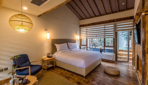 Design Room, Hot Tub