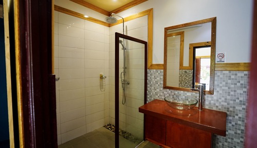 Deluxe Double Room, 1 King Bed, Garden View, Beachfront