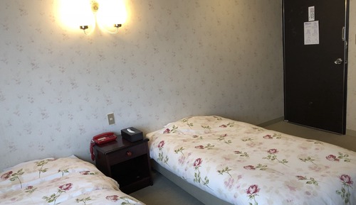 Economy Twin Room, Shared Bathroom