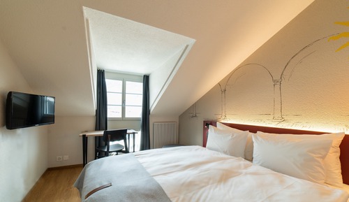 Room (Roof Queen)