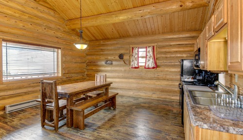 Cabin, 2 Bedrooms, Mountain View, Ground Floor - No Pets