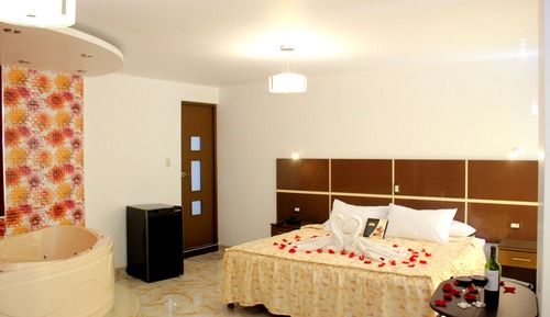 Suite, 1 King Bed