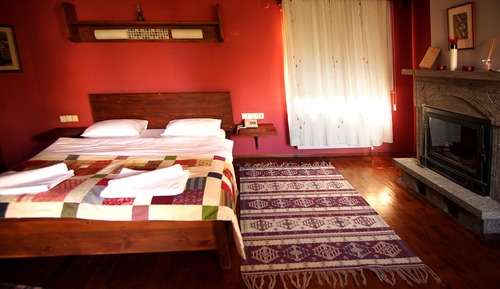 Standard Room, 1 Queen Bed, Fireplace, Mountainside