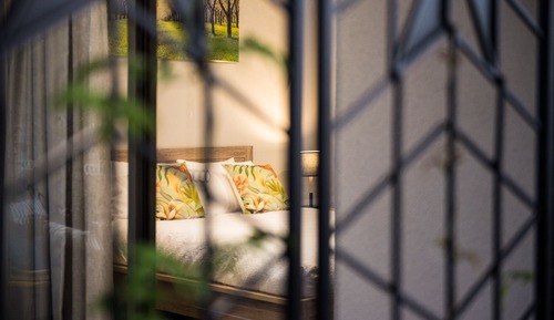 Deluxe Studio Suite, 1 Queen Bed, Pool View (The Wellington)