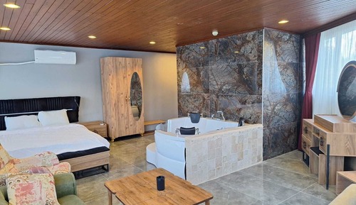 Romantic Double Room, 1 Bedroom, Pool View, Poolside
