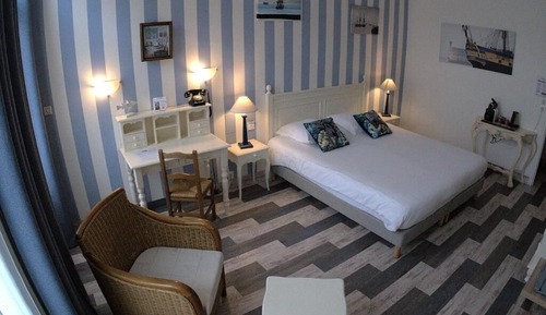 Spacious Double Room with Balcony and Patio View