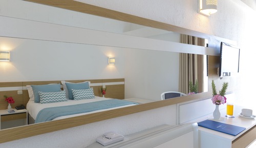 Family Room 2+2