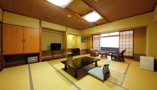 Family Room, Smoking