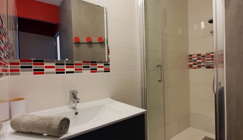 Shared Dormitory, Shared Bathroom (Le Dortoir - 6 personnes)