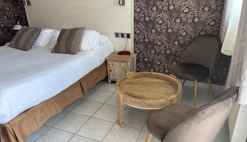 Quintuple Room